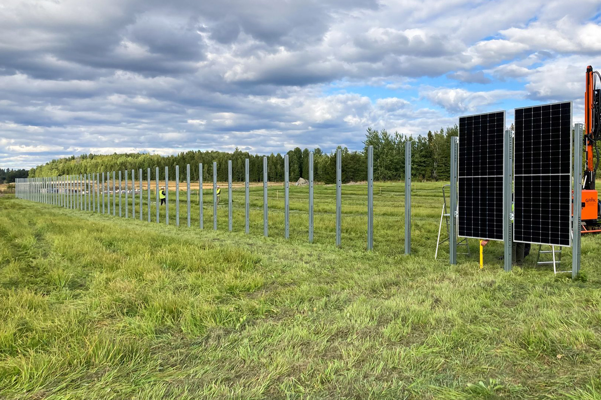 Storskaliga solpark kombinerar elproduktion med jordbruk